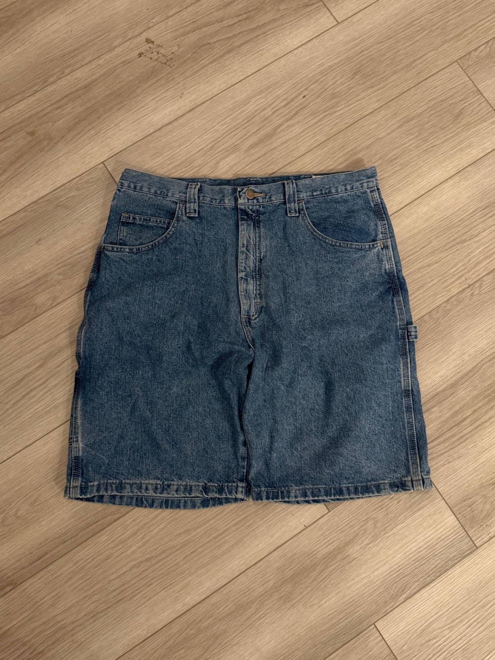 Vintage Wrangler Carpenter Shorts with light wash